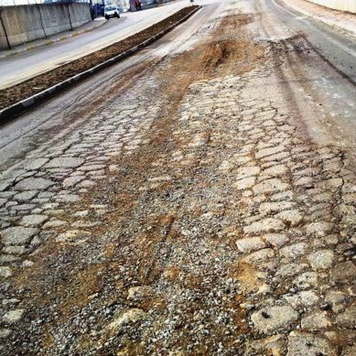Bitlis\'teki Bozuk Yollar Sürücülere Sıkıntı Yaşatıyor