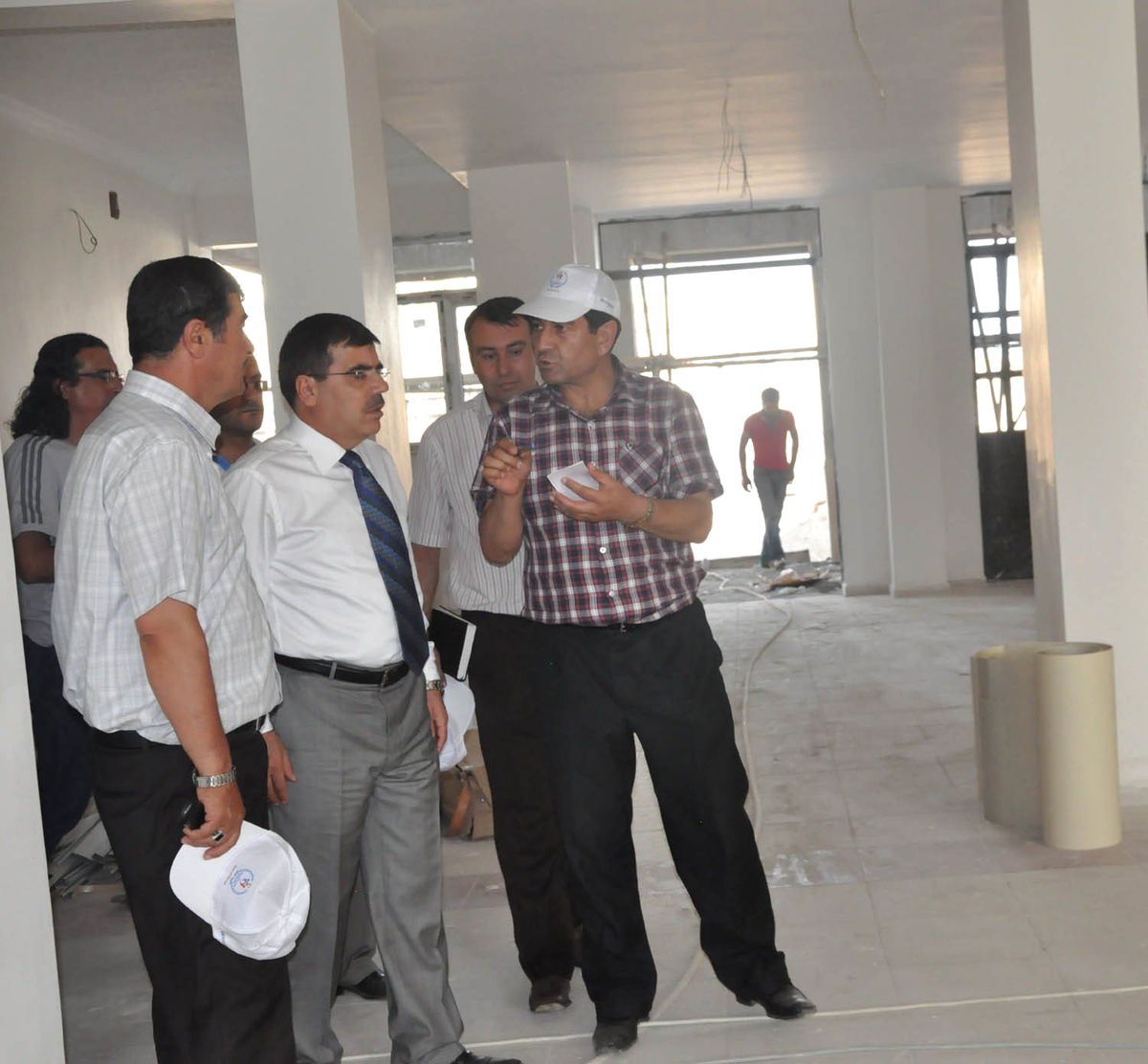 Bitlis Valisi Nurettin Yılmaz Spor Tesislerinin İnşaatlarını Gezdi