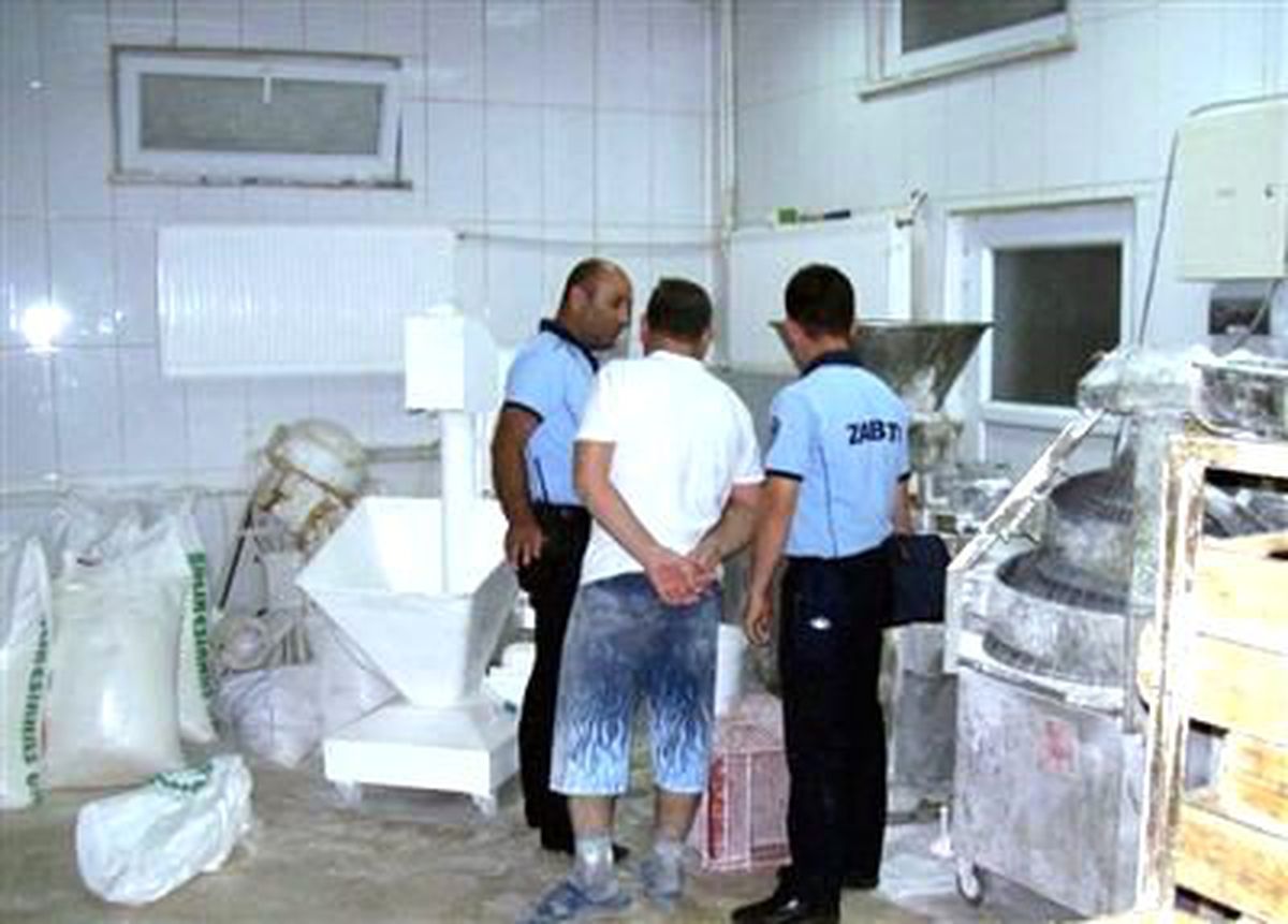 Burhaniye Belediyesi\'nden Sahur Operasyonu