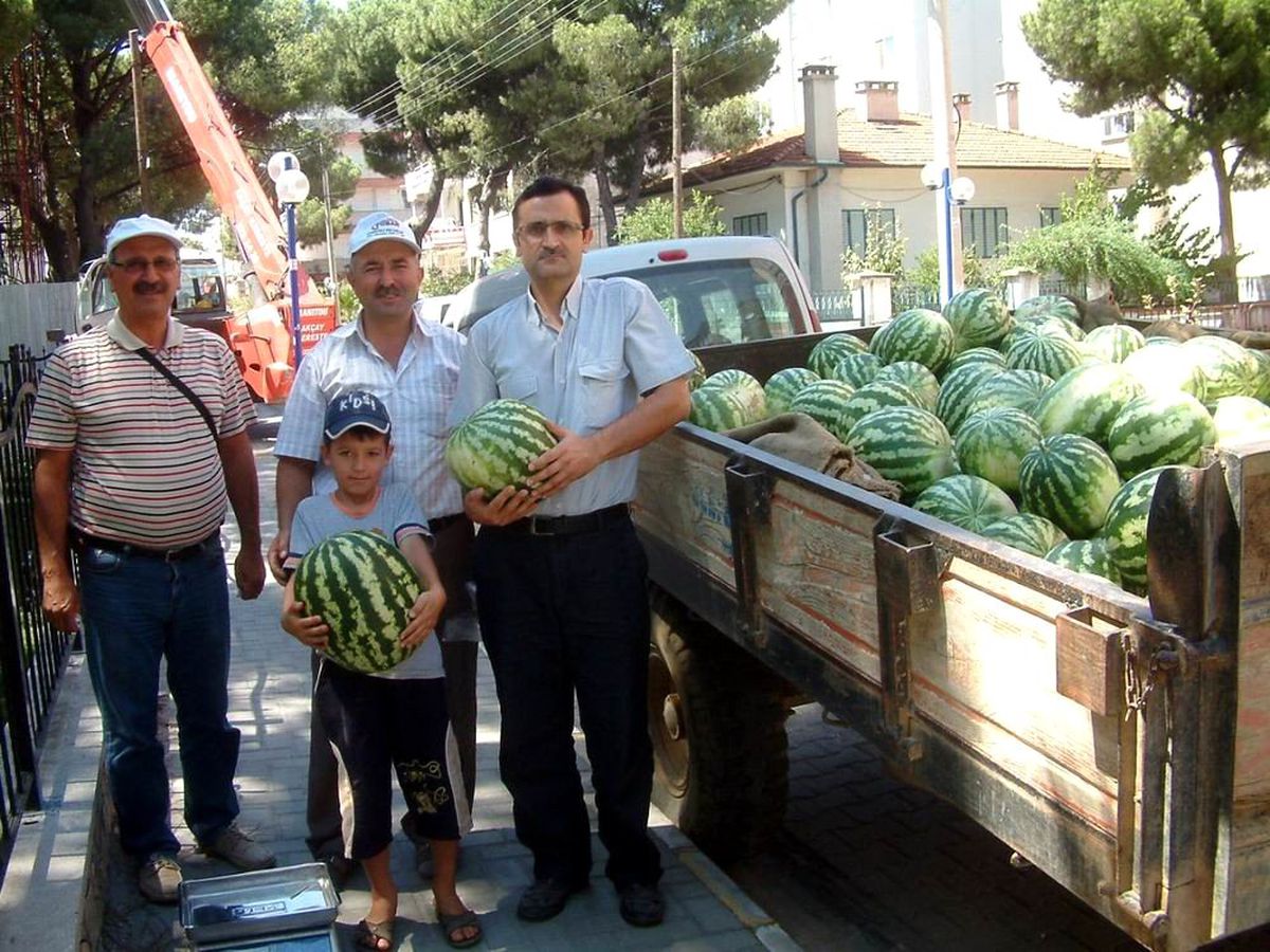 Burhaniye\'de Karpuz Yüz Güldürdü