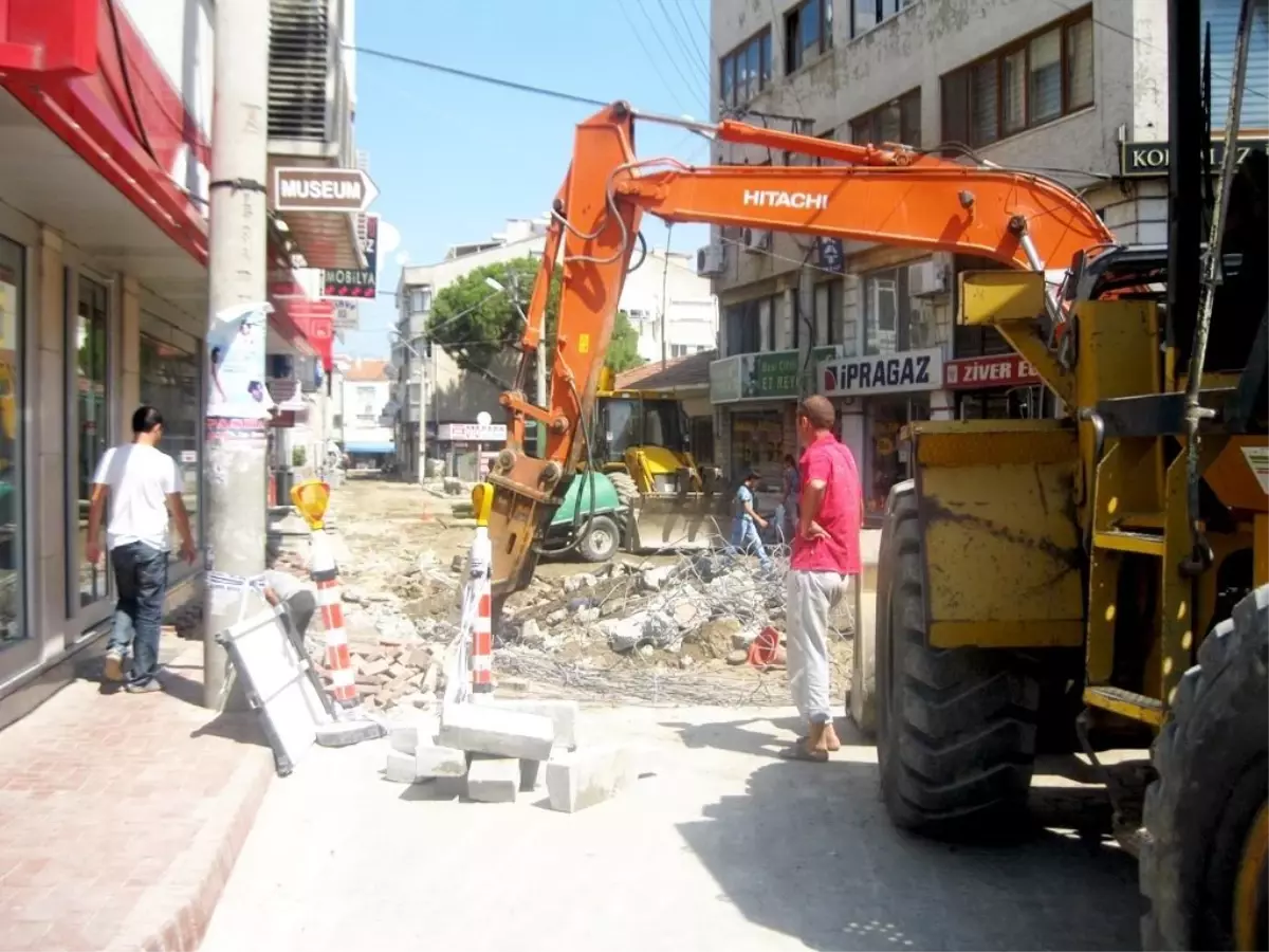 Burhaniye\'de Yunak Caddesi Yenilendi