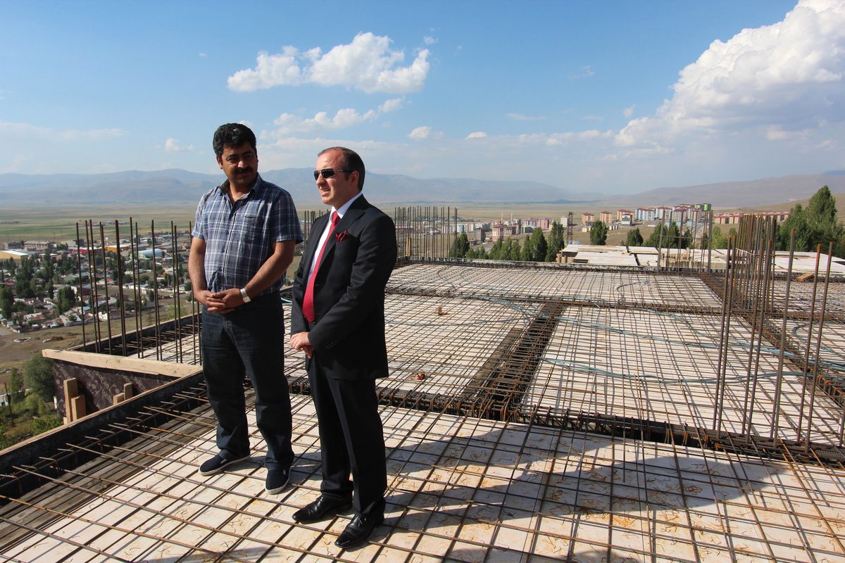 Büyükşehir Belediye Başkanı Ahmet Küçükler, Şehitler\'deki Sosyal Konutların İnşaatını Gezdi…