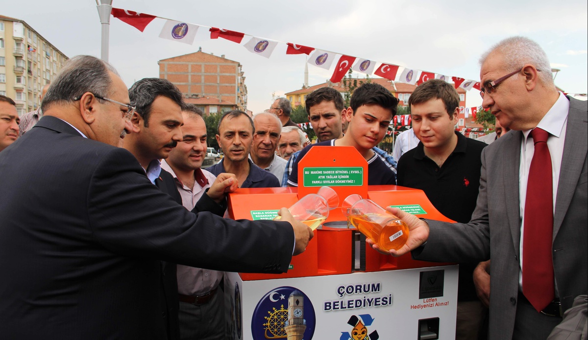 Çorum Belediyesi\'nden Mahalle Muhtarlarına Bitkisel Atık Yağ Toplama Makinesi