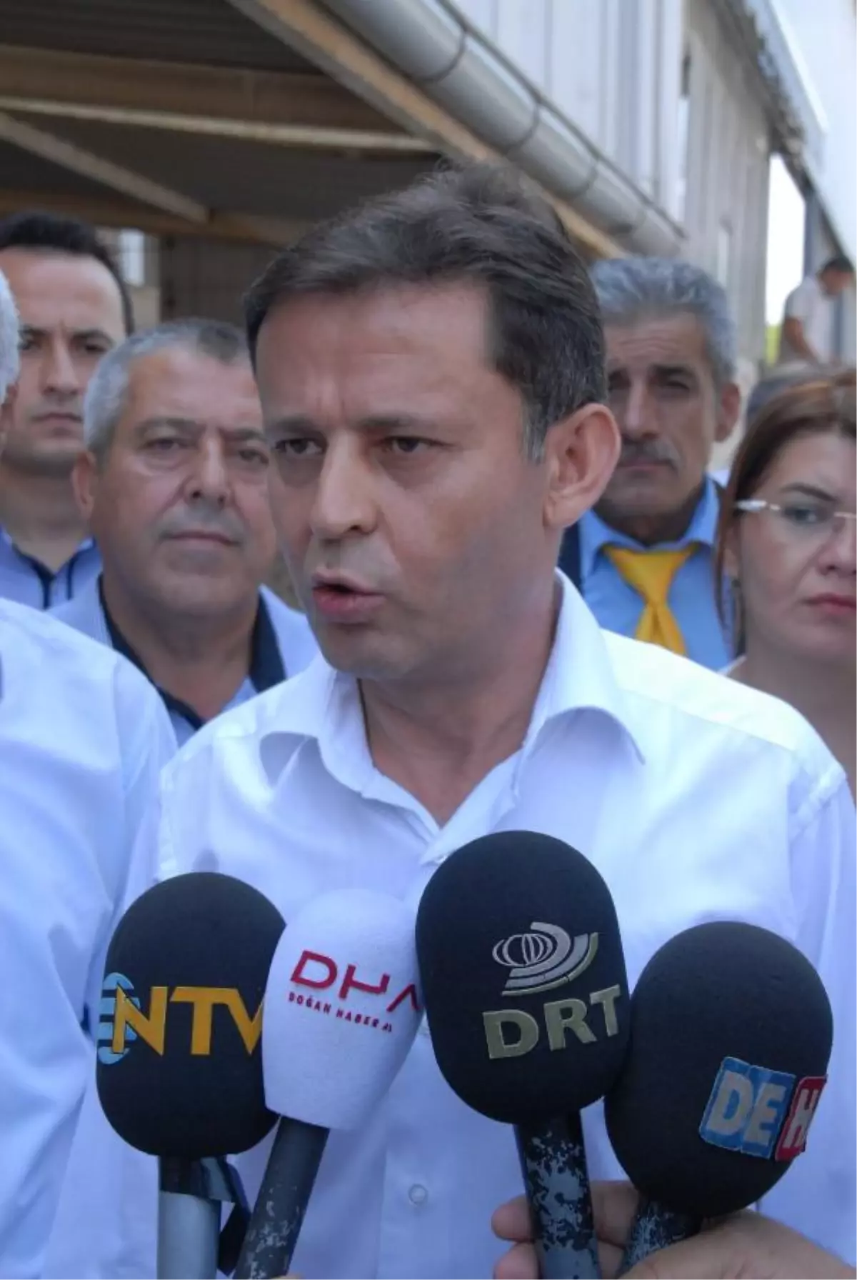 Denizli'de CHP'den Ak Partili Zeybekçi'ye Kaldırım İşgali Suçlaması