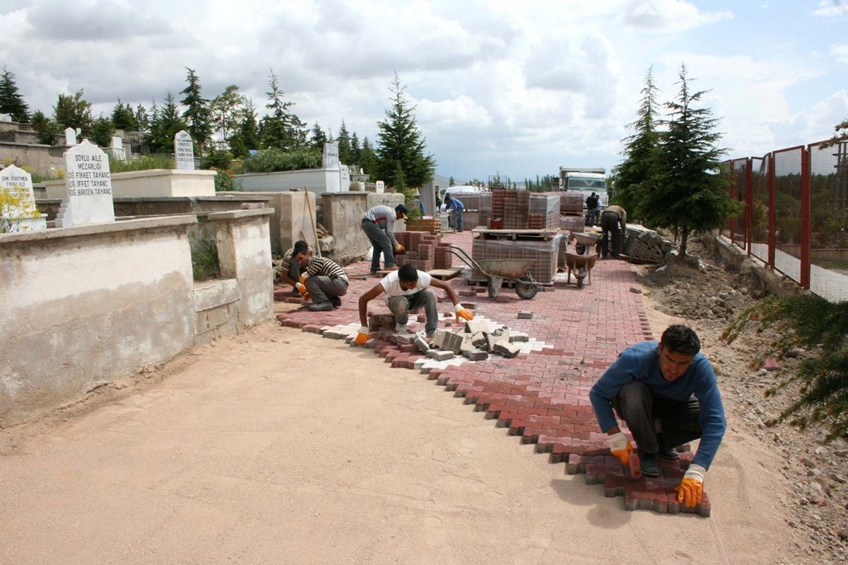 Derbent Mezarlığının Yolları Düzenlendi