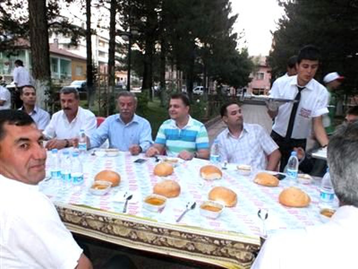 Doğanşehir\'de Vakıftan İftar Yemeği