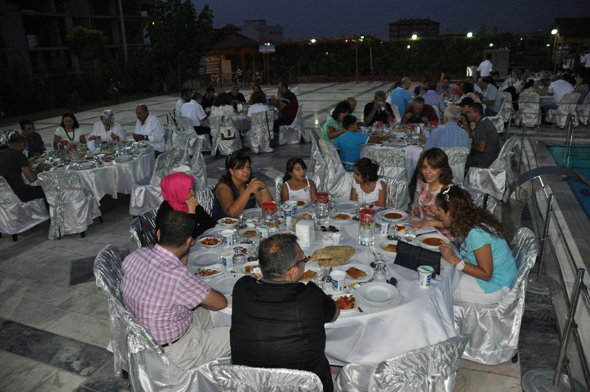 Doktor ve Sağlık Çalışanlarına İftar Yemeği Verildi
