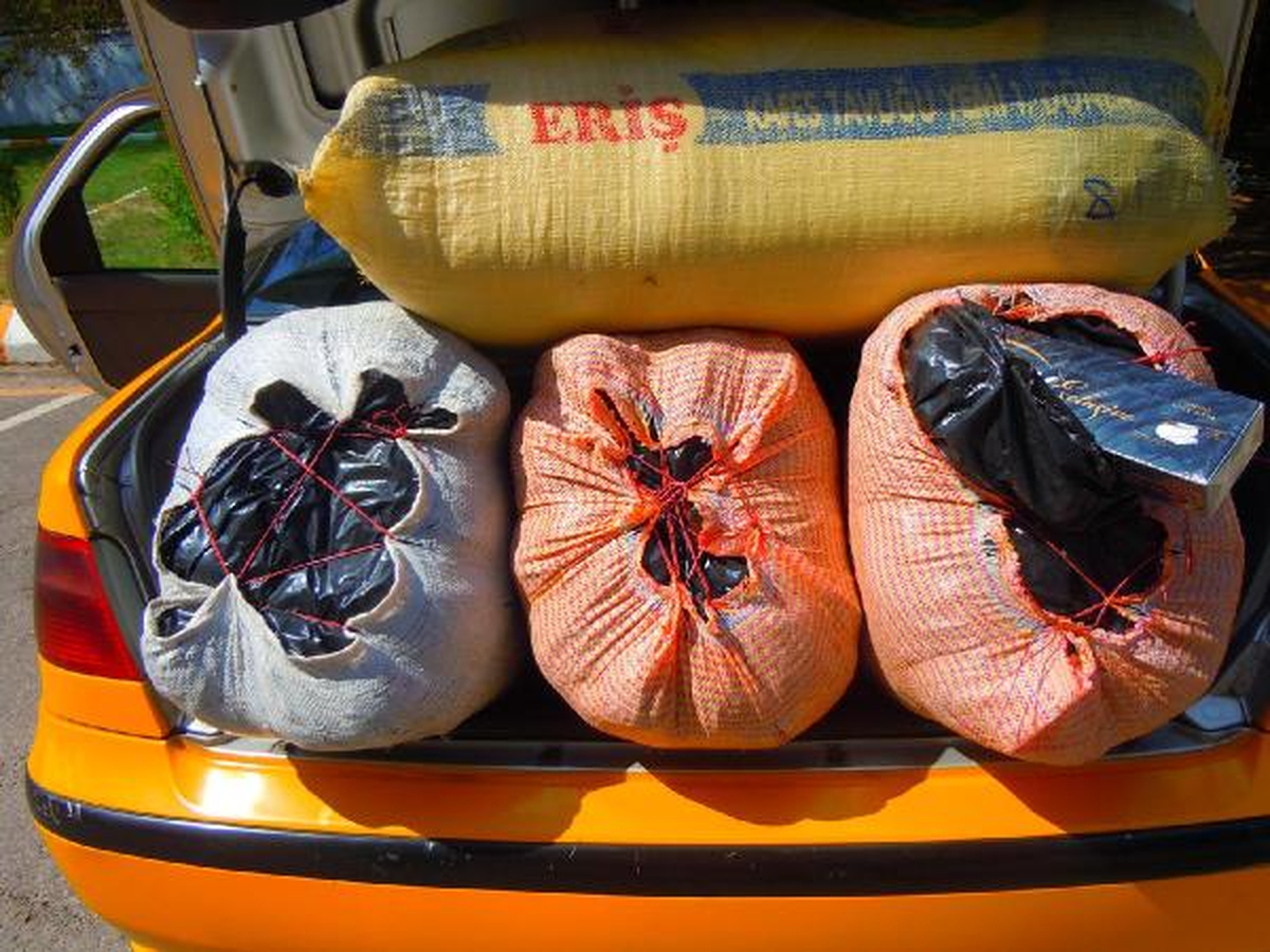 Edirne\'de 3 Bin Paket Kaçak Sigara Ele Geçirildi