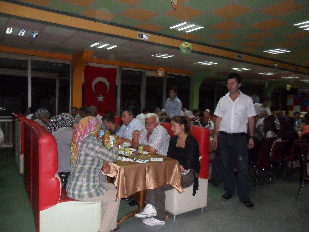 Gazi ve Şehit Ailelerine İftar Yemeği