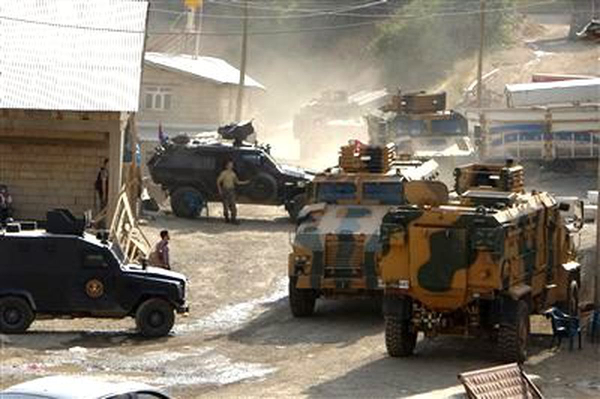 Hakkari Valiliği\'nden Yapılan Açıklamada, 23 Temmuzda Şemdinli İlçesinde Başlatılan ve 2 Askerin...