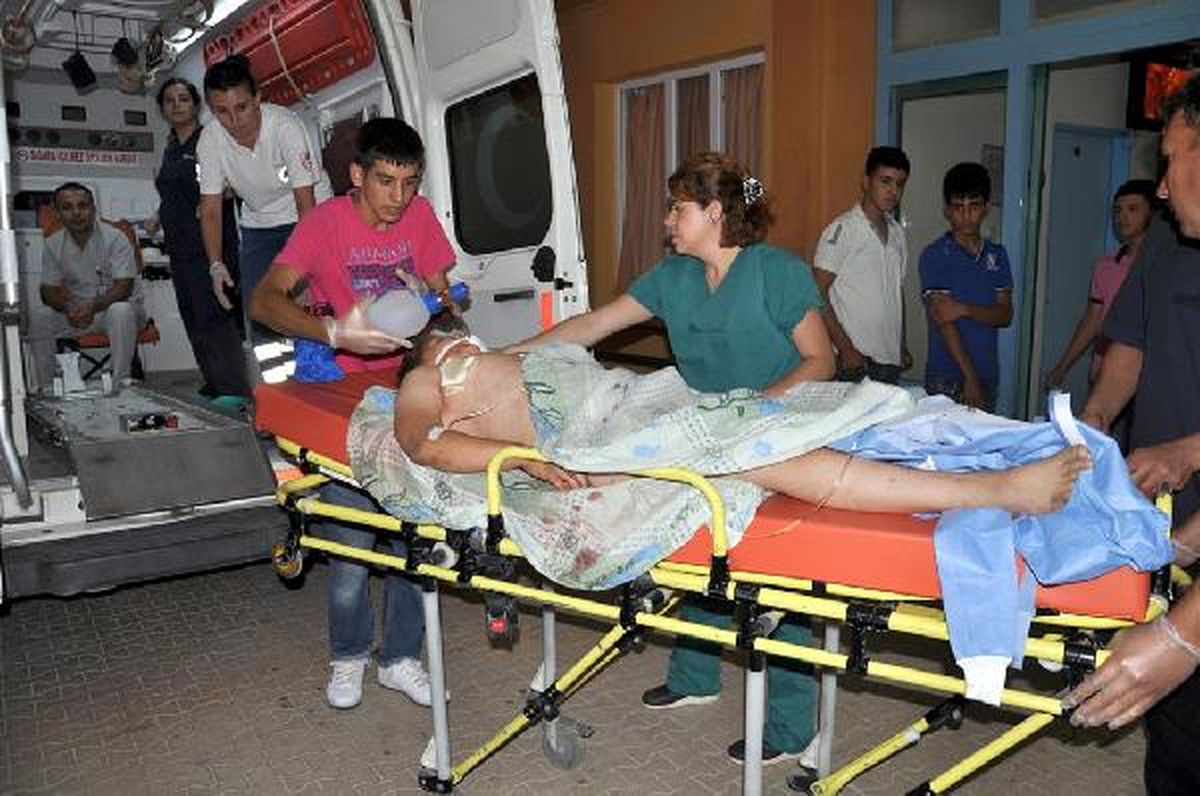 Halep\'ten Kaçan 29\'u Yaralı 390 Suriyeli, Türkiye\'ye Sığındı