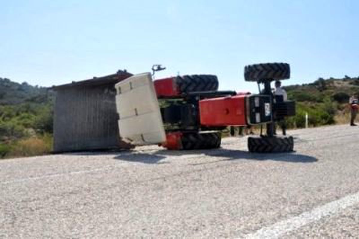 İşçileri Taşıyan Traktör Devrildi