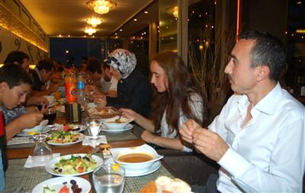 \'Kent\'in Sağlıkçıları Ramazan Sofrasında Buluştu
