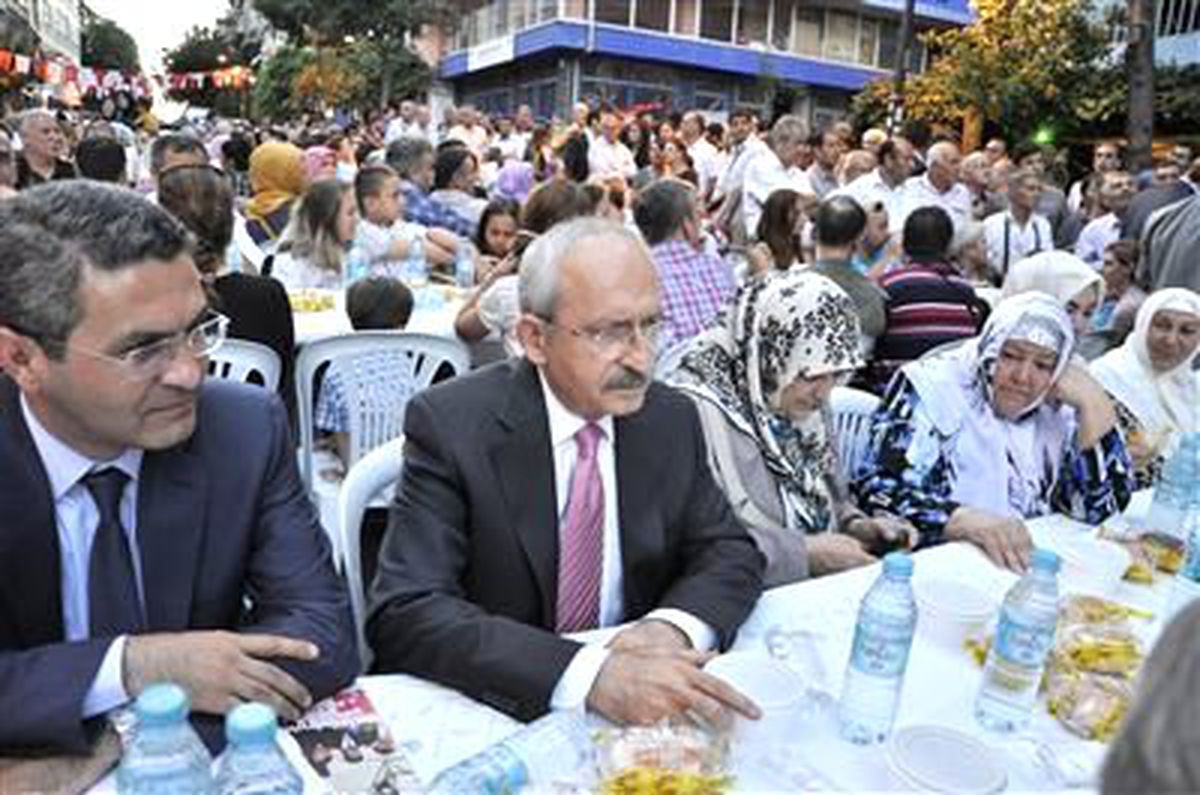 Kılıçdaroğlu, CHP Zeytinburnu İlçe Teşkilatı\'nın İftarına Katıldı