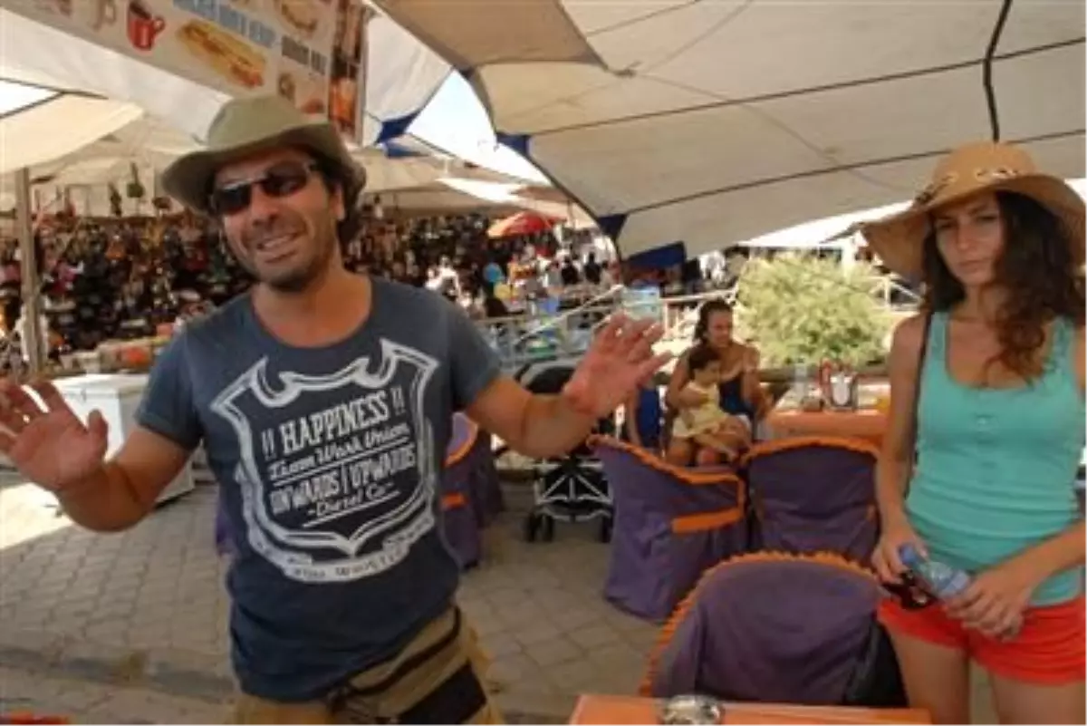 Kız Arkadaşıyla Pazar Gezdi