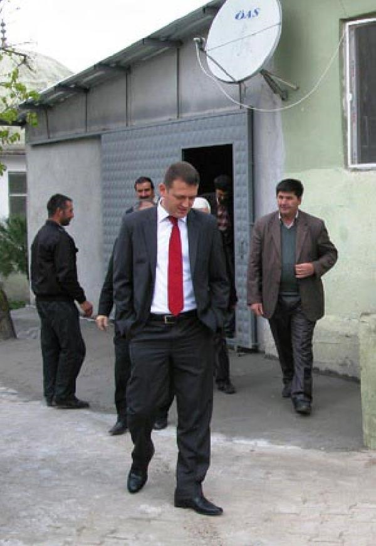 Köyüne Su Bulunca Heyecanlanan Muhtar, Kalp Krizi Geçirerek Öldü