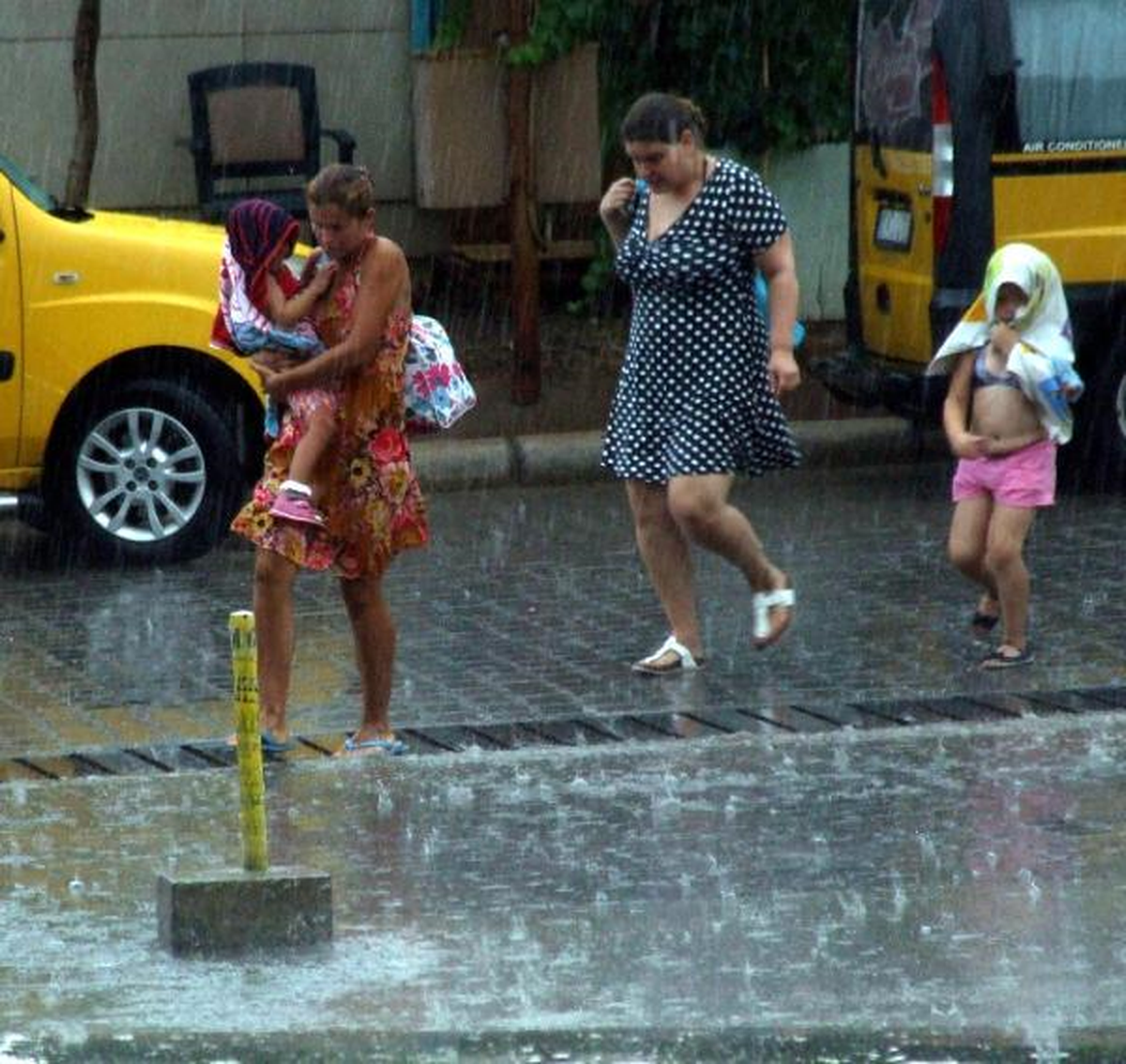 Marmaris Yaz Ortasında Yağmur Sürprizi