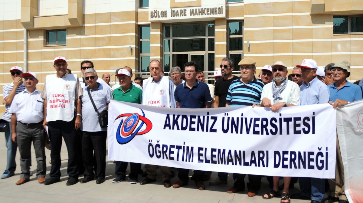 Öğretim Üyesinden YÖK\'ün Başörtü Kararına Dava