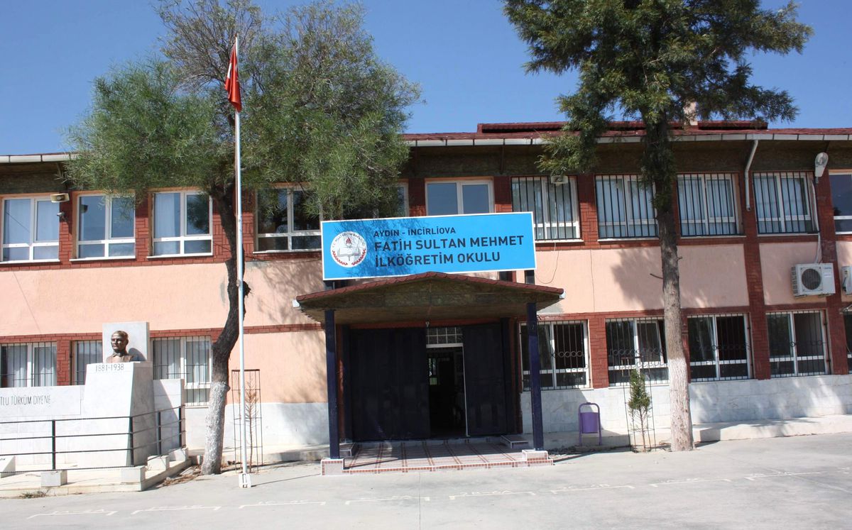 Polis Okulu Acarlıların Okulunu Çiçek Gibi Yapacak