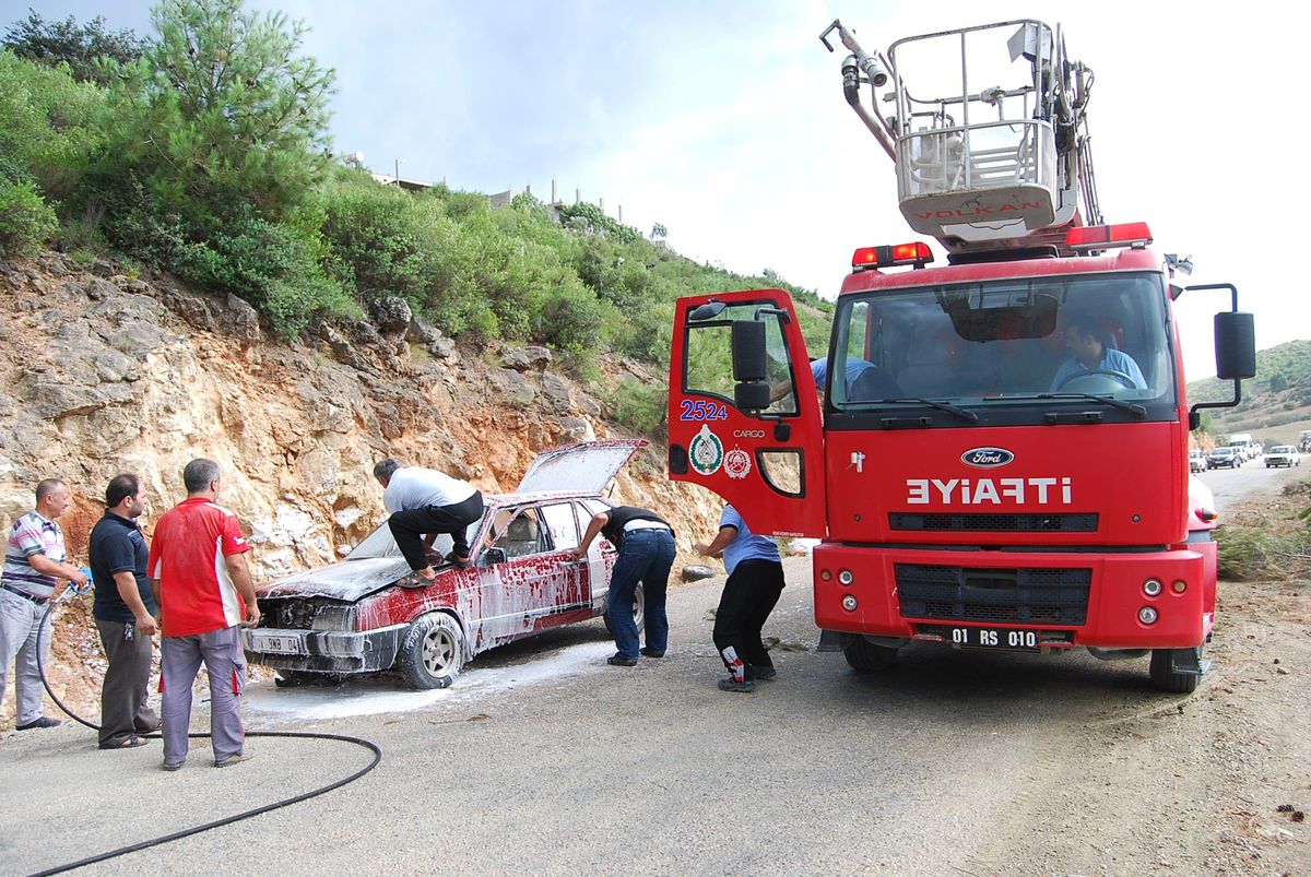 Seyir Halindeki Otomobil Alev Aldı