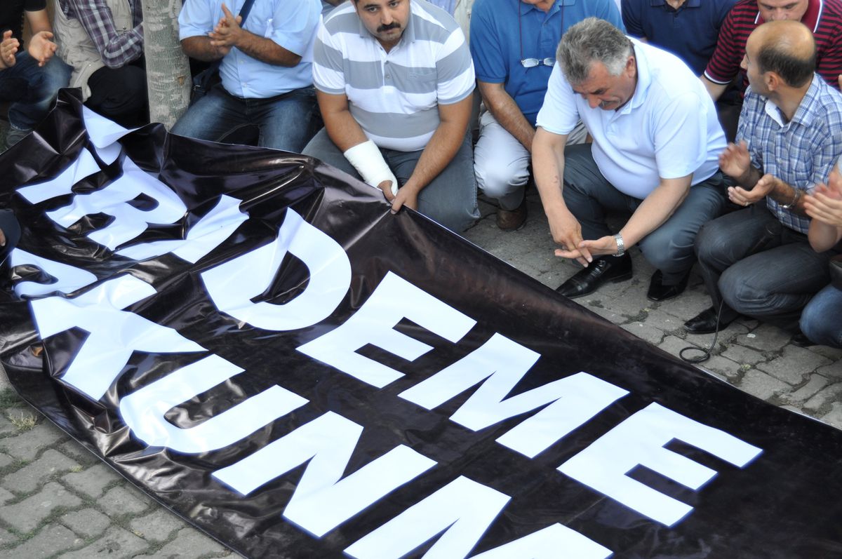 Siirt Belediye Başkanı Sadak\'ın Görevinden Düşürülmesi Protesto Edildi