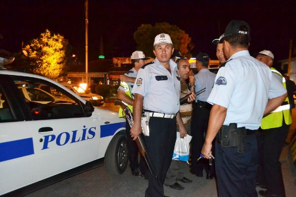Sokak Ortasında Pompalı ile Havaya Ateş Etti
