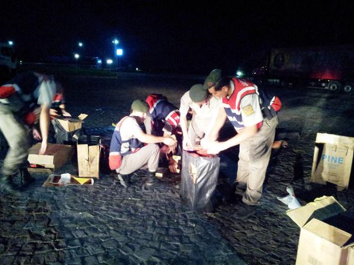 Yolcu Otobüsünde 8 Bin 400 Paket Kaçak Sigara