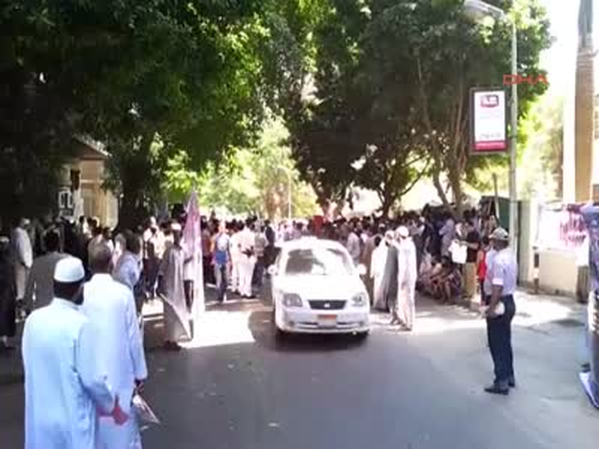 2 Kahire\'de Myanmar\'daki Müslümanlara Yönelik Şiddet Protesto Edildi