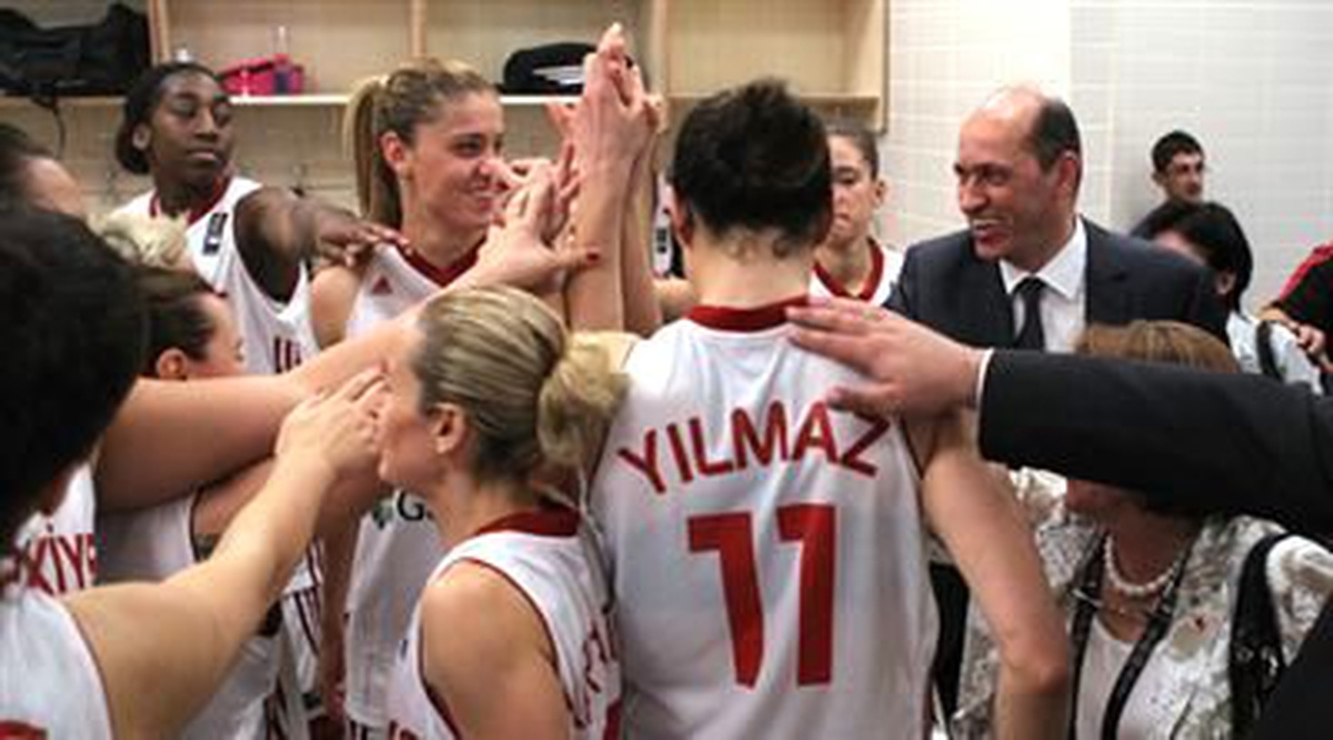 A Milli Kadın Basketbol Takımı, Londra Olimpiyat Oyunları A Grubu 4.Maçında Çin\'i 82-55 Yenerek,...