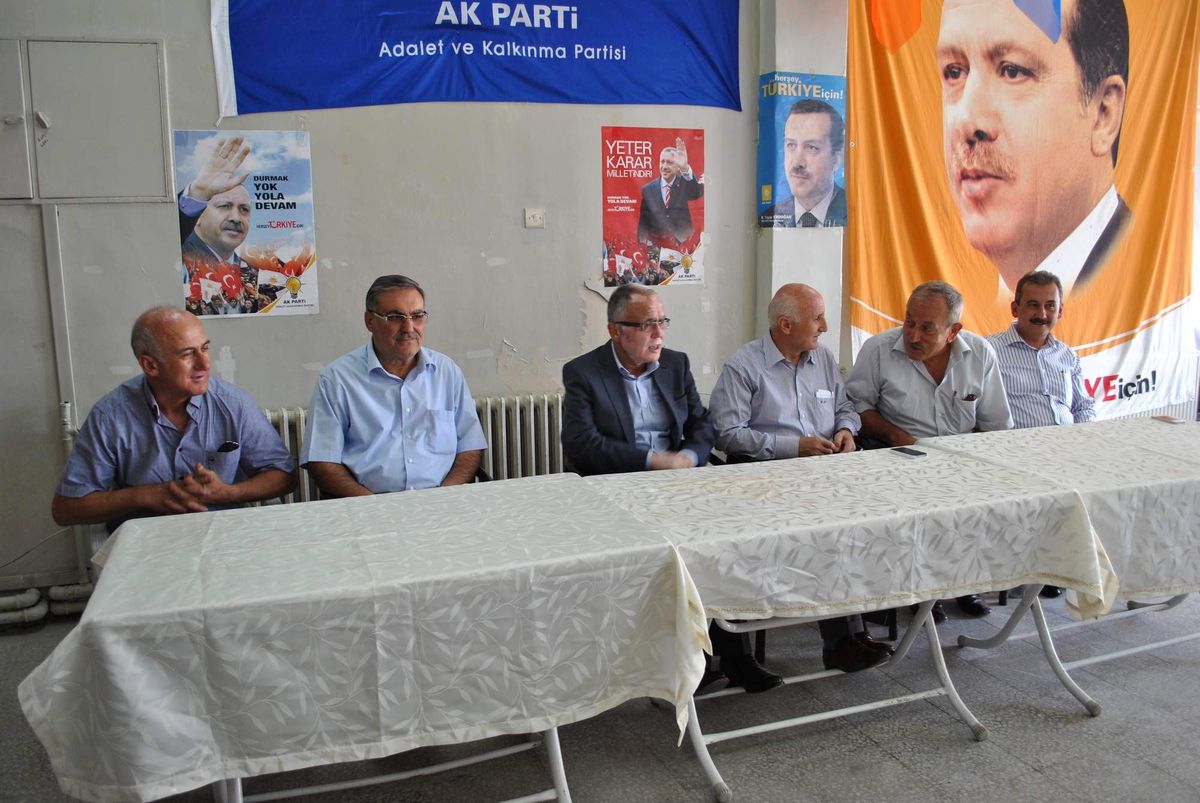 Ak Parti\'li Vekiller İlçeleri Ziyaret Etti