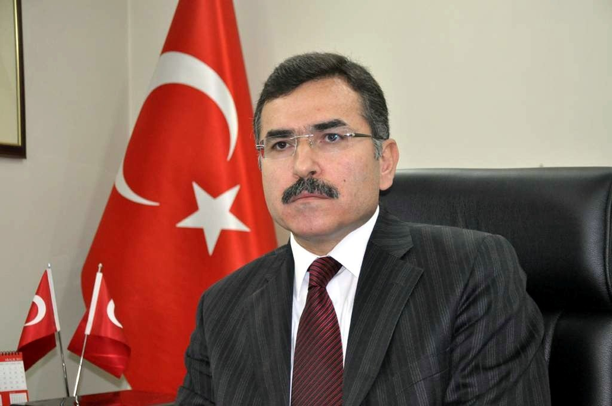 Balıkesir\'in Yeni Valisi Ahmet Turhan