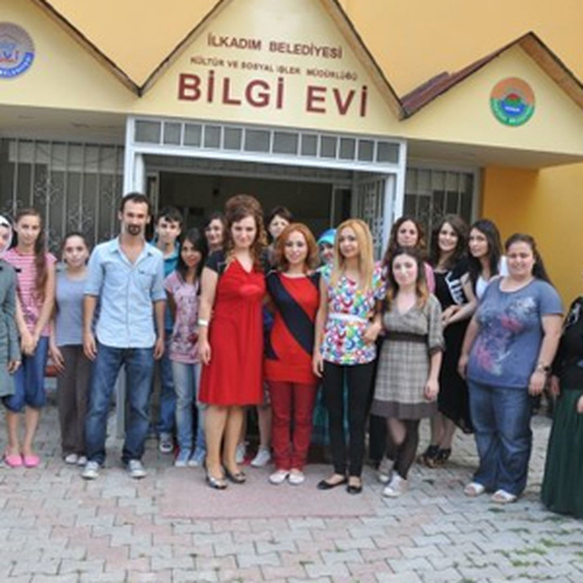 Bilgi Evi Kursları Gençlere İş İmkanı Sağlıyor