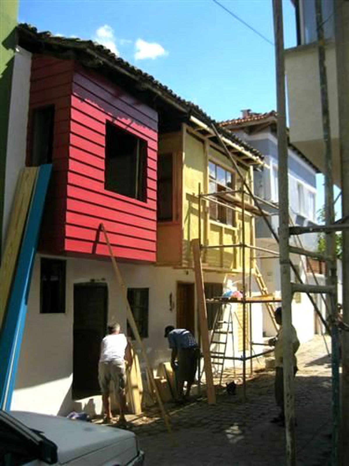 Burhaniye\'de Tarihi Evler Çiçek Açtı