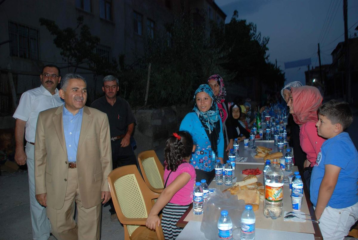 Büyükkılıç Aç Kalmaz Sokak\'ta İftar Konuğu