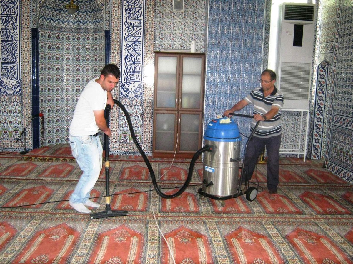 Camiler Temizleniyor