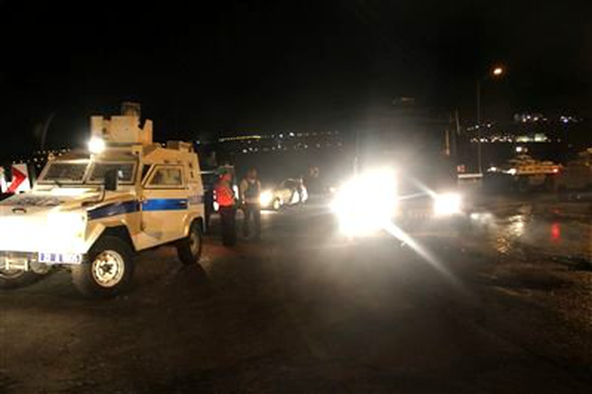 Diyarbakır\'da Lojmanlara Ses Bombası Atıldı