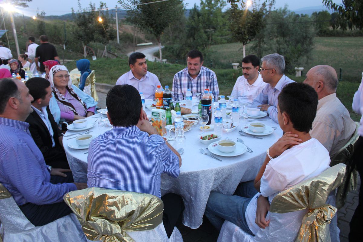 Düzce Düsiad\'dan Huzurevi Sakinlerine İftar Yemeği
