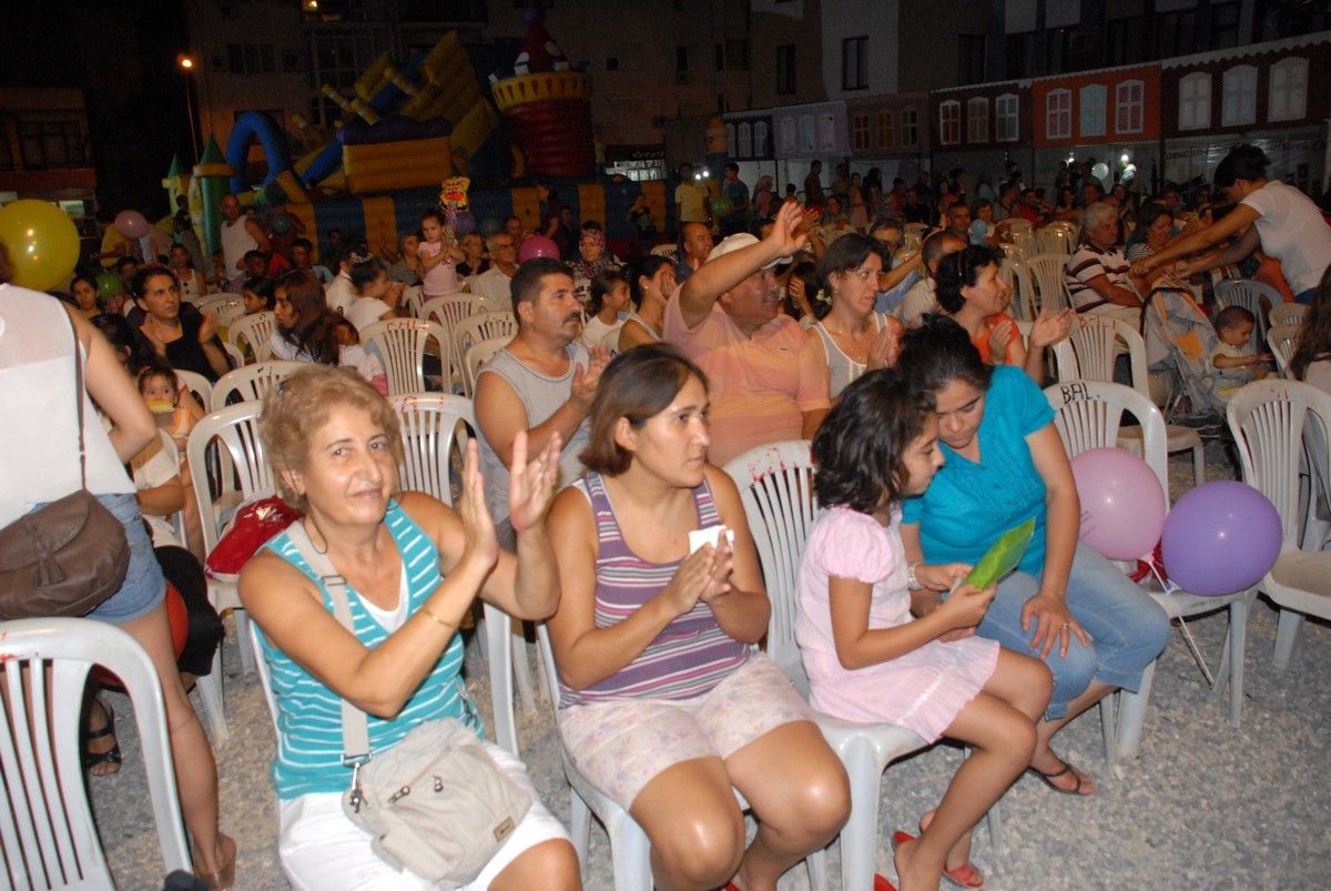 Fethiye\'de Ozan Nihat ve Aşıklar Atıştı