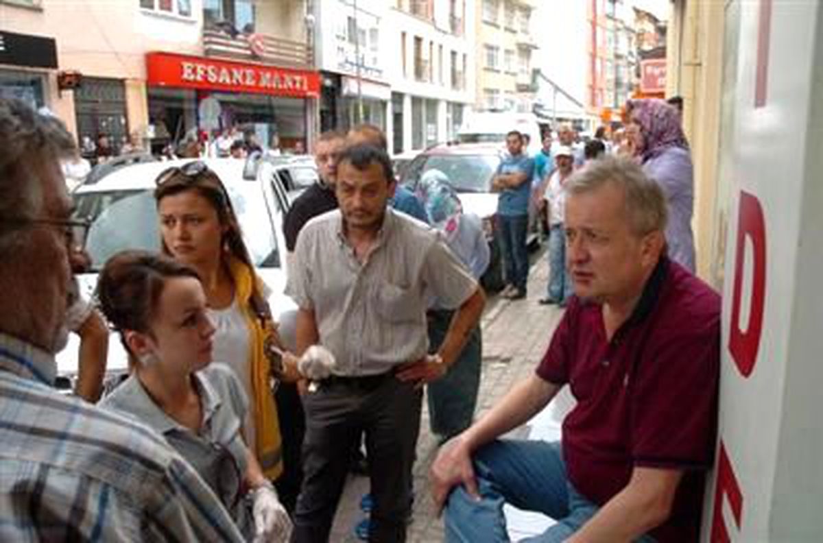 Gazeteciye Baz İstasyonu Dayağı