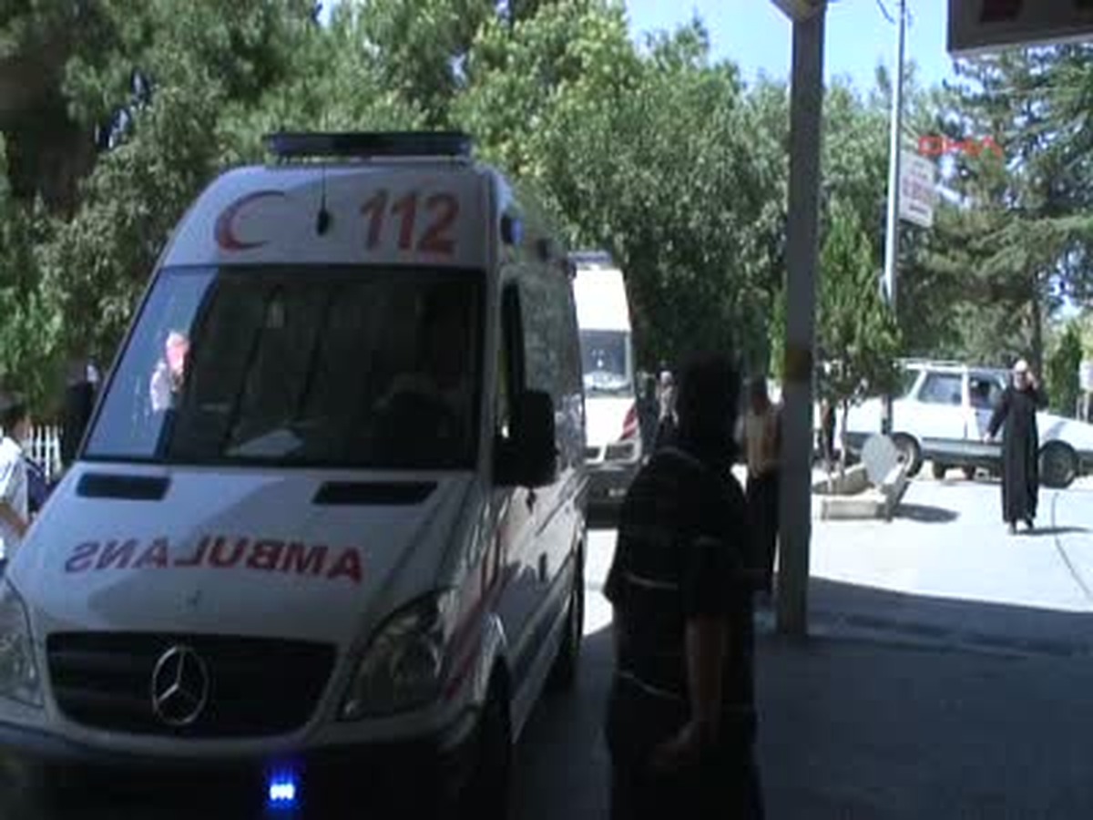 Barışmak İstemeyen Hostes Eşe Bıçak