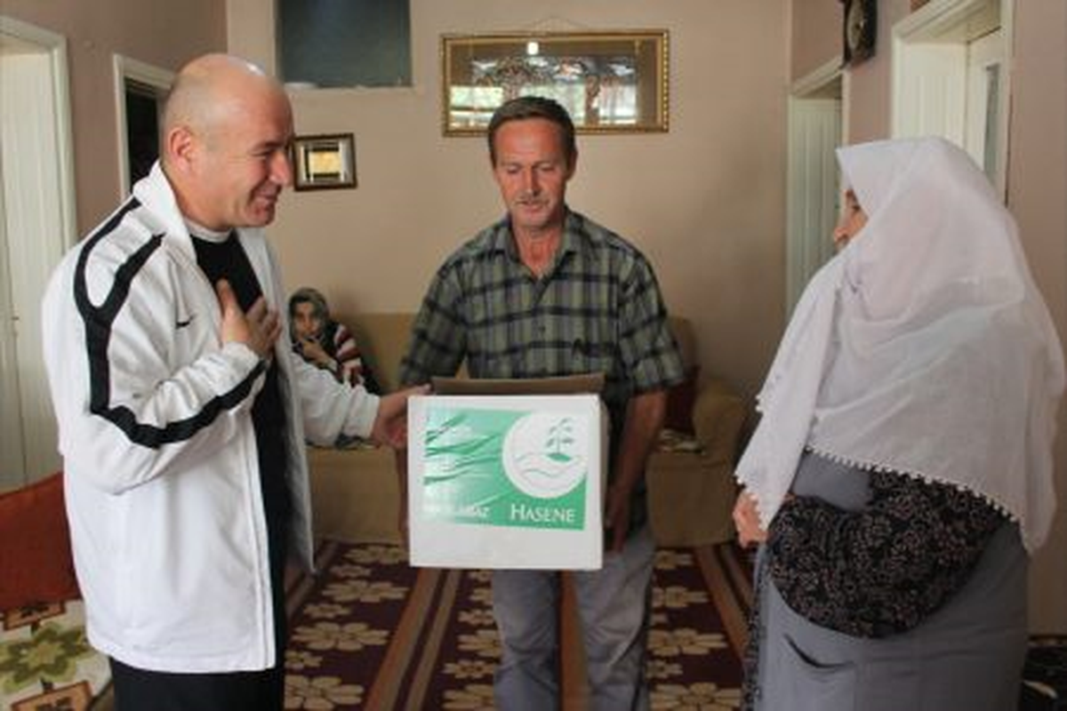 Gençlik Derneğinden Ramazan Yardım