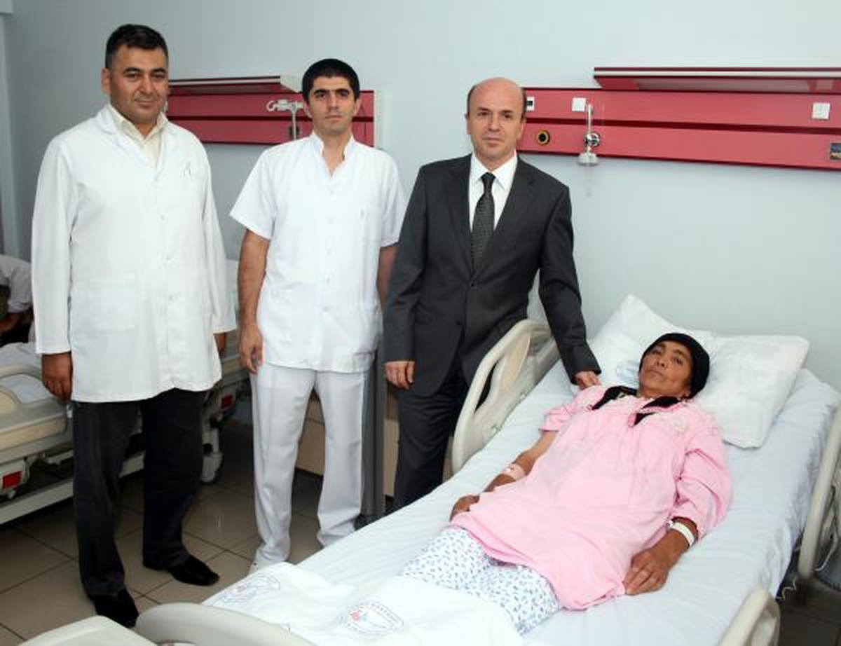 Göbek Deliğinden Girilerek, Böbrek ve Safra Kesesi Ameliyatı Yapıldı