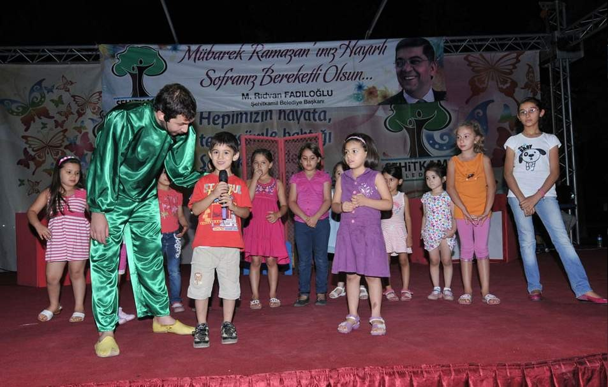 İftar Sonrası Eğlencelerde Çocuklar Kadar Yetişkinler de Eğleniyor