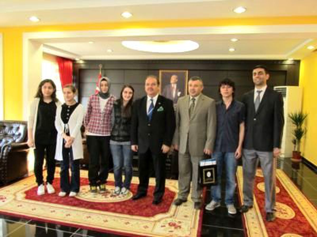 Kaymakam Yıldız\'dan Başarılı Öğrencilere Plaket