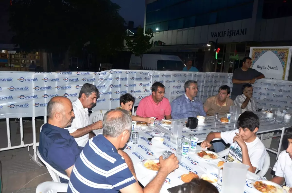 Malatya'da İftar Çadırında Her Gün Bin 500 Kişiye Yemek