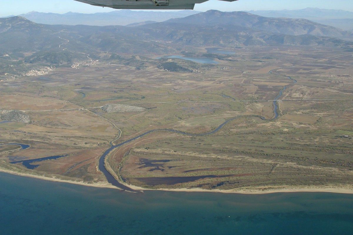 Menderes Nehri Zehir Yuvasına Döndü