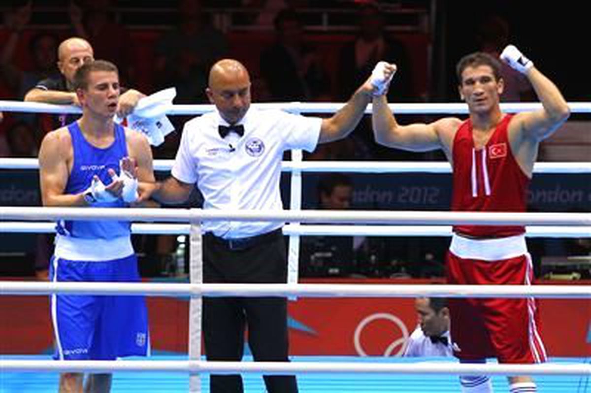 Milli Boksör Adem Kılıççı Çeyrek Finalde