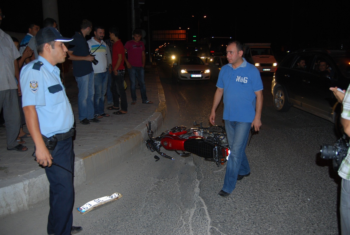 Motosiklet ile Otomobil Çarpıştı: 1 Yaralı