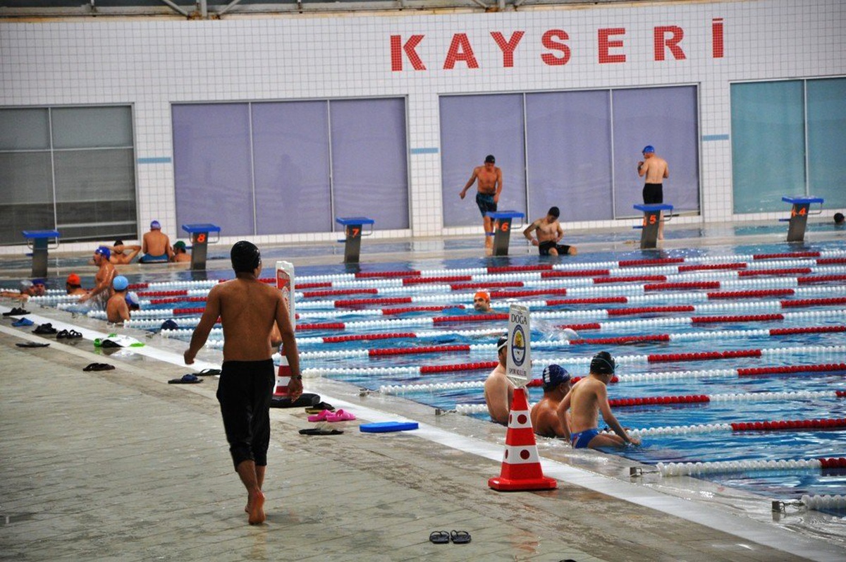 Olimpik Yüzme Havuzu Vatandaşların İlgi Odağı Oldu