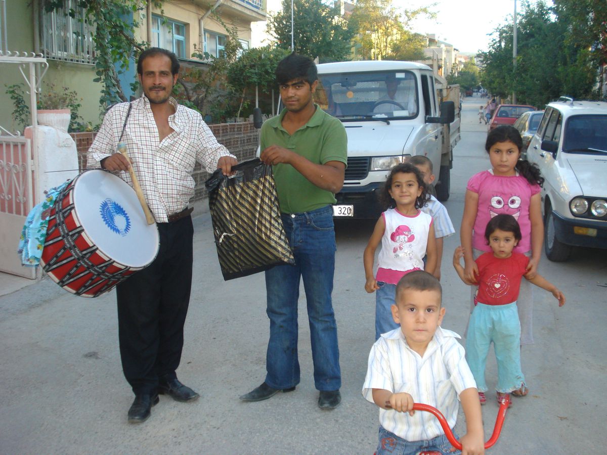 Ramazan Davulcuları Bahşiş İçin İş Başında